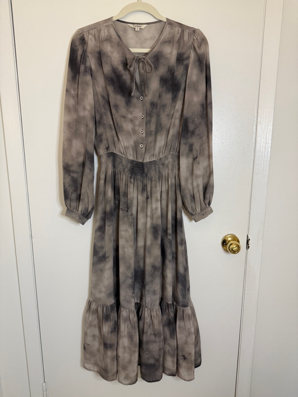 Tucker NYC Juliette Long Sleeve Midi Dress 100% Silk Grey Tie Dye Size Medium
